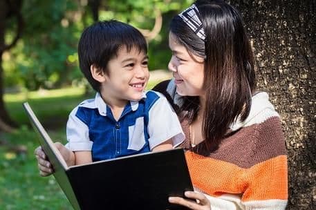 5 Cara Ini Bisa Buat Anak Suka Membaca