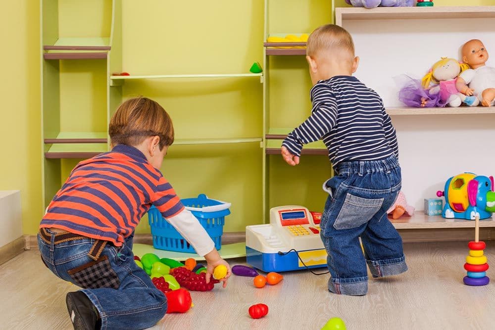 Trik Ampuh Mengajak Anak Belajar Membereskan Mainan